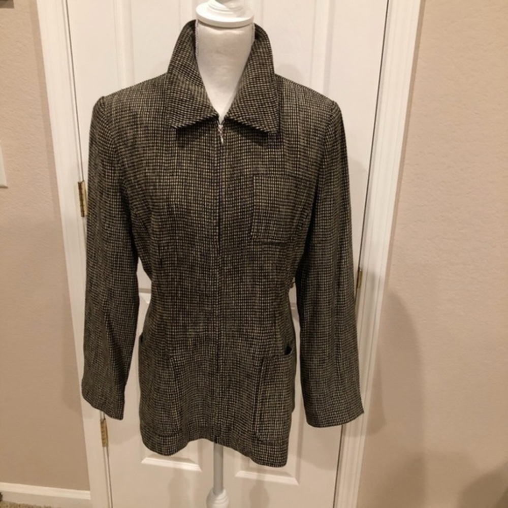 - Women’s size Medium herring bone jacket.